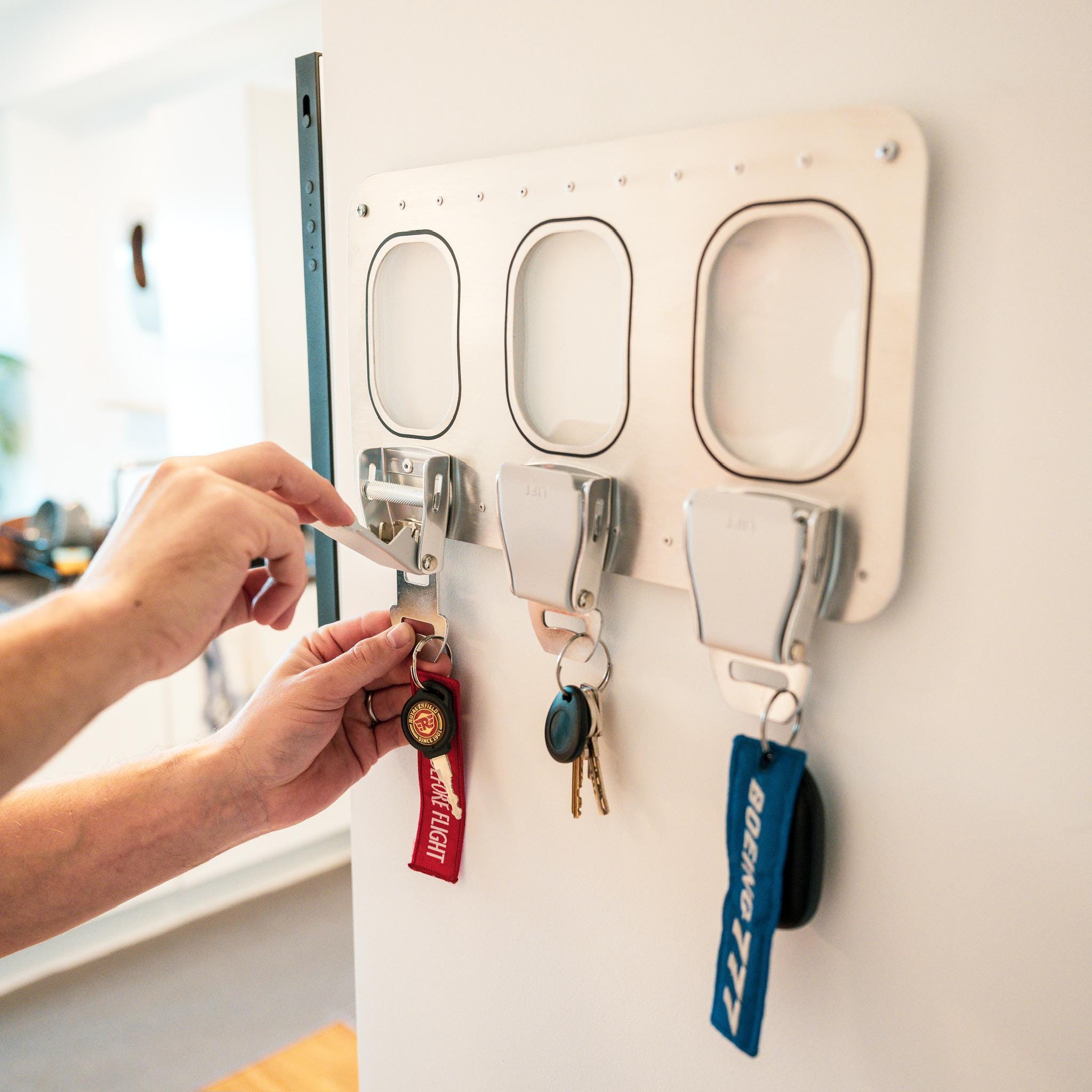 Airplane Seatbelt Key Holder, 3 Hooks, Brushed Aluminum – Ships 