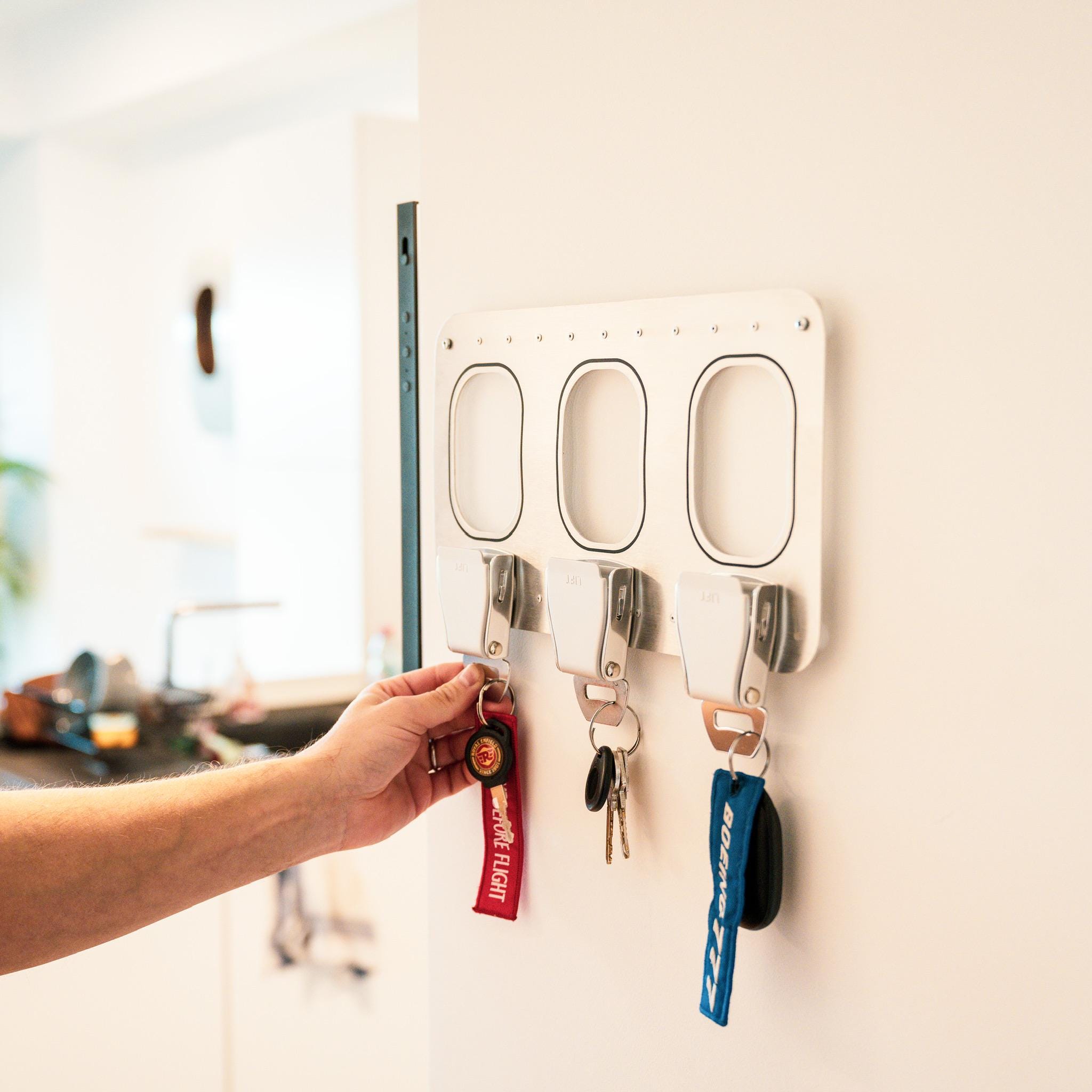 Seatbelt Key Holder – Airplane Key Rack – Aviation Wall Organizer – Pilot Gift – Aircraft Home Decor – Aviation Key Hooks Aluminum