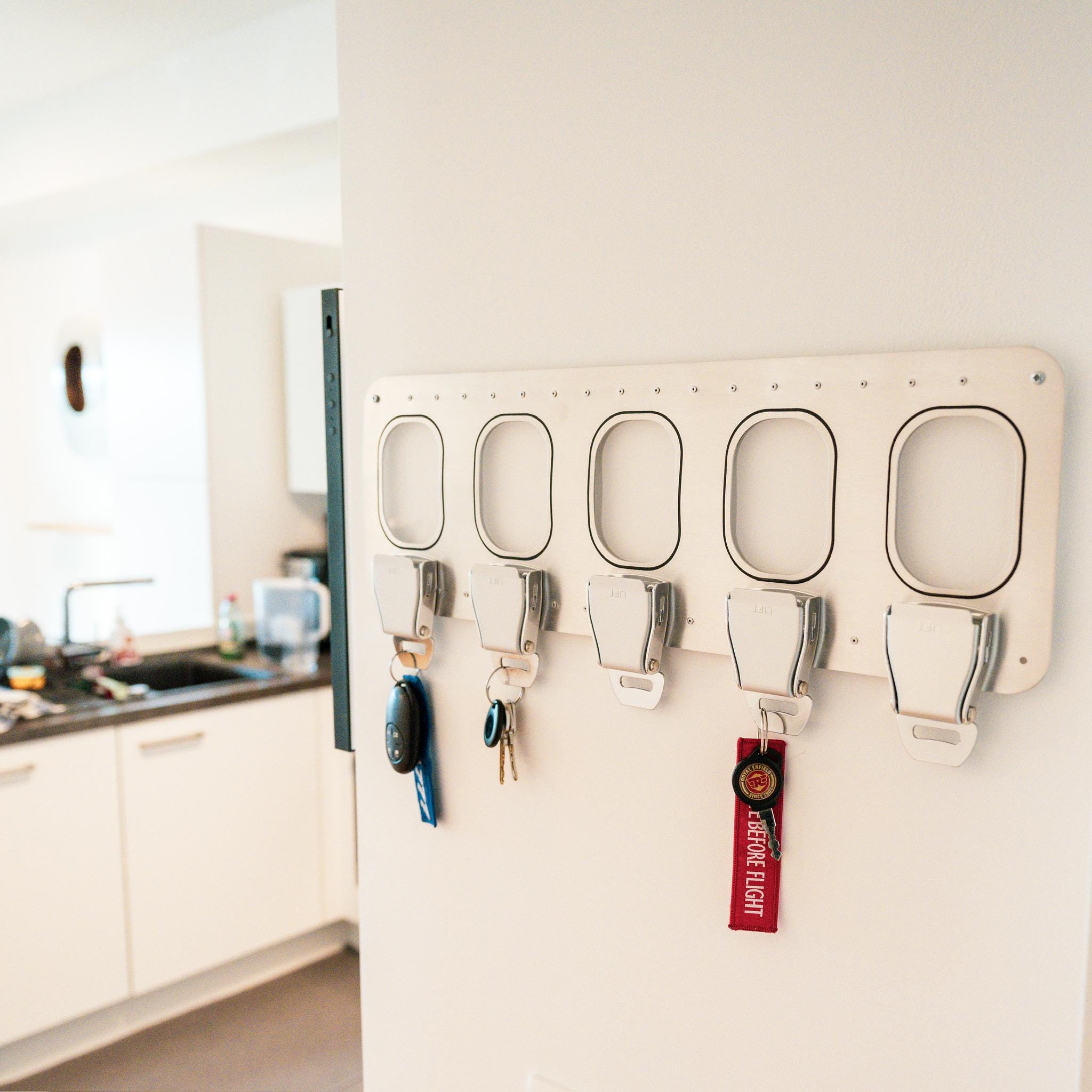 Seatbelt Key Holder 5 Hooks – Large Key Rack Aviation Decor – Pilot Gift – Aluminum Aircraft Key Board – Airplane Wall Organizer
