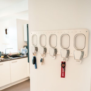 Seatbelt Key Holder 5 Hooks – Large Key Rack Aviation Decor – Pilot Gift – Aluminum Aircraft Key Board – Airplane Wall Organizer