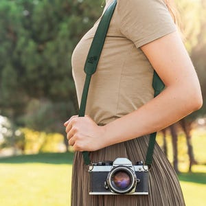 Tracolla per fotocamera in pelle personalizzata, tracolla per fotocamera da donna, supporto per fotocamera DSLR inciso, tracolla per fotocamera nascosta, regali di Natale, regali per fotografi