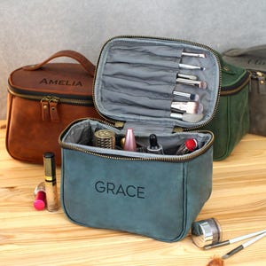 Personalisiertes Leder Dopp Kit für Frauen, Benutzerdefinierte Make-up-Tasche mit Reißverschluss, Geschenkidee für Sie, Reise-Beauty-Organizer, Kosmetiktasche mit Monogramm