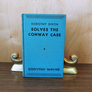 Dorothy Dixon Solves the Conway Case, Dorothy Wayne, 1933 Goldsmith Publishing Company, vintage blue book, girl mystery book series