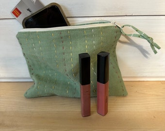 Hand-Quilted Linen Zipper Pouch: Eco-Friendly Cosmetic Bag