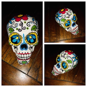 Calavera mexicana, arte mexicano, calavera de azúcar con flores, regalos de calaveras de azúcar, Día de Muertos, decoración del Día de los Muertos, arte de calaveras de azúcar