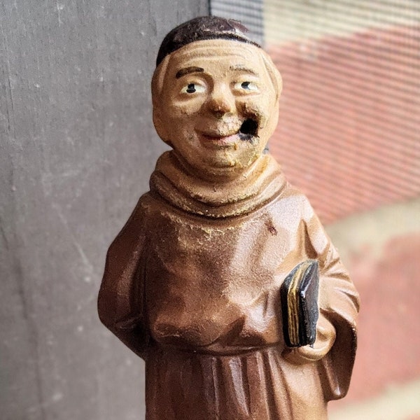 Smoking monk or friar figurine by Decorama,  vintage chalkware, made in Japan. Free shipping in the continental United States.