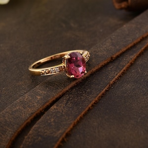 Natural Pink Tourmaline And Diamond 18K Solid Yellow Gold Ring - Oval Cut Gemstone