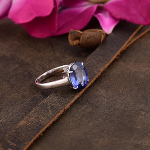 Anillo de plata esterlina con cianita azul: anillo llamativo con piedra preciosa ovalada