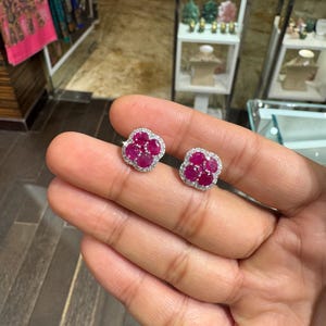 Brincos de prata cravejados com rubis naturais e diamantes verdadeiros: Joias com pedras preciosas