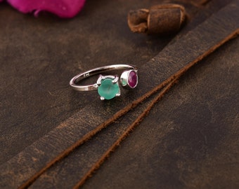 Sterlingzilveren ring met robijn en smaragd: niet-aanslagbestendig