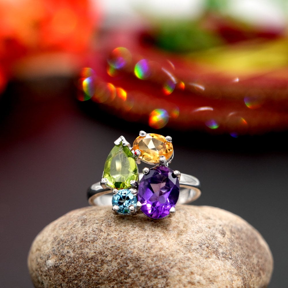 Bague En Argent Massif Ajourée Avec Améthystes Et Péridots - Taille 55/56 - Occasion
