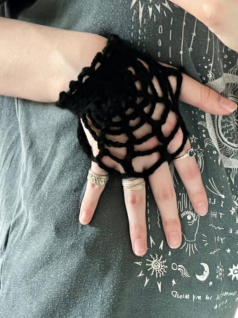 Gothic lace crochet fingerless gloves Witch Goth clothing gift aesthetic Victorian halloween spiderweb gifts accessories Grunge Fashion zdjęcie 5