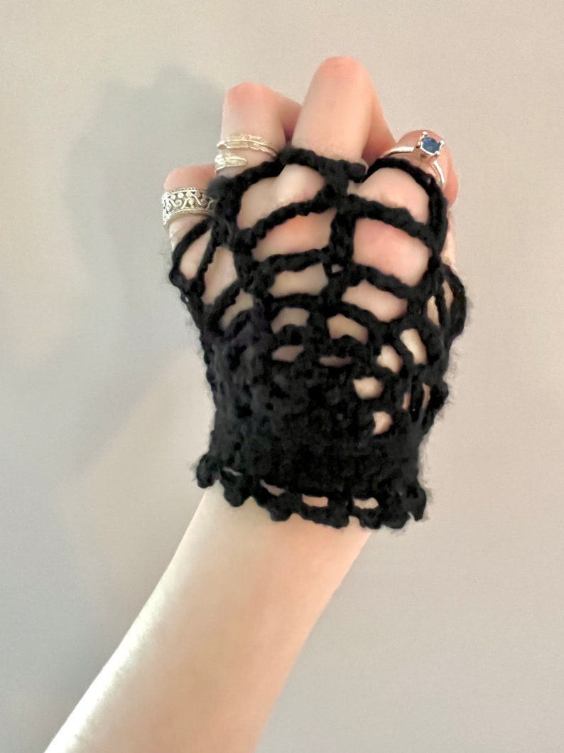 Gothic lace crochet fingerless gloves Witch Goth clothing gift aesthetic Victorian halloween spiderweb gifts accessories Grunge Fashion zdjęcie 4