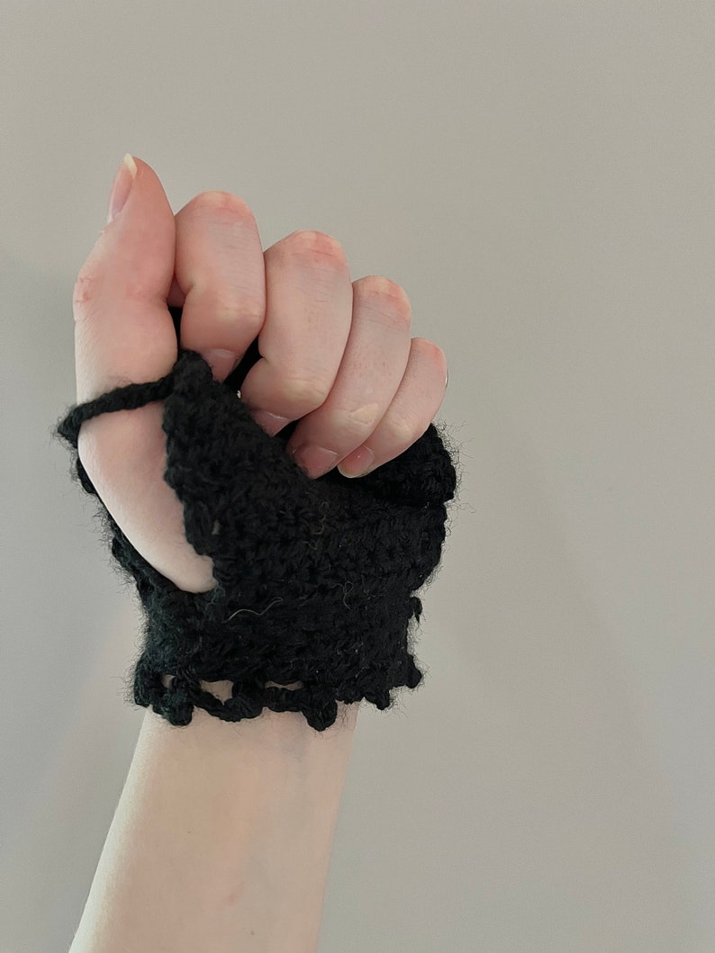 Gothic lace crochet fingerless gloves Witch Goth clothing gift aesthetic Victorian halloween spiderweb gifts accessories Grunge Fashion zdjęcie 8