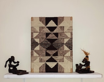 Moderne macramé-muurdecoratie: minimalistische textielkunst, handgemaakt (50 x 40 cm)