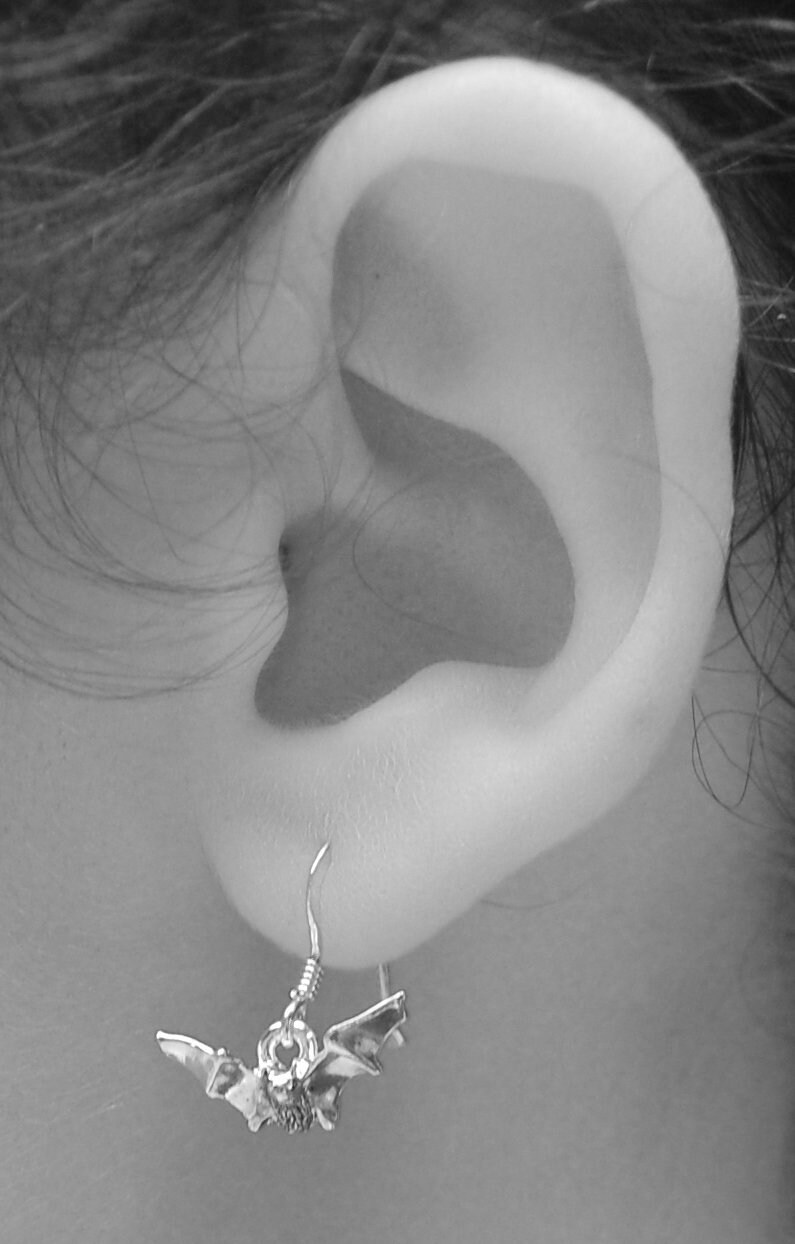 Orecchini a forma di pipistrello in argento sterling placcato oro e