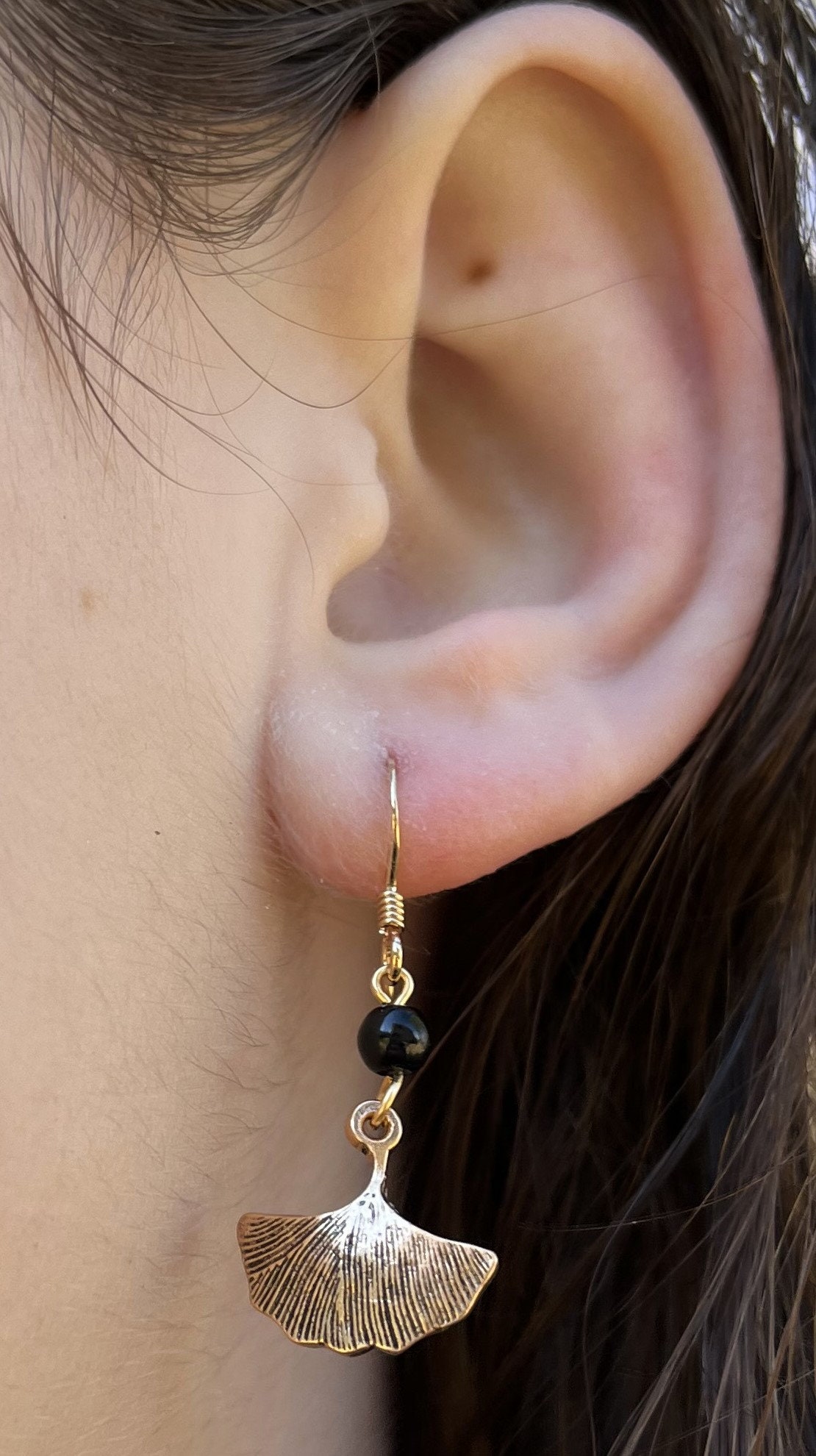 Orecchini pendenti con foglie di ginkgo - oro - Italia