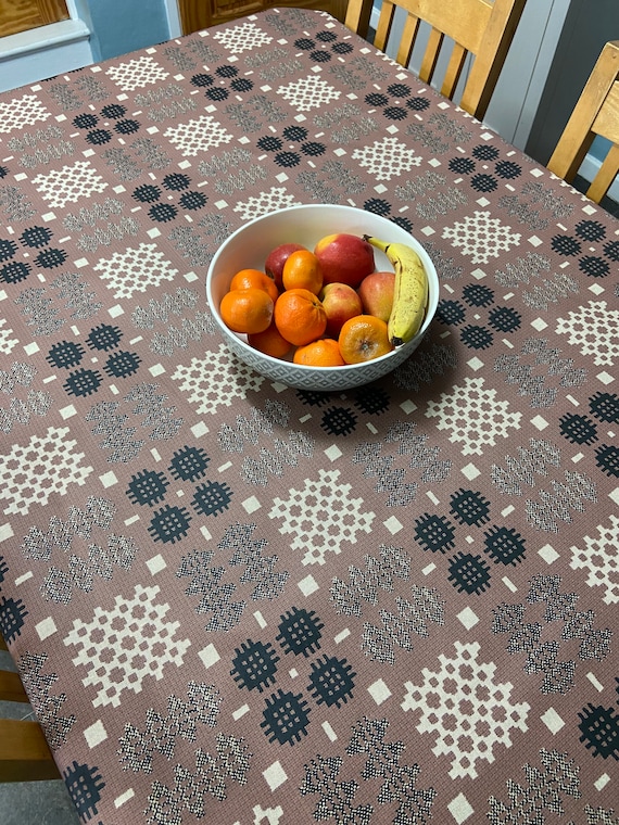 Welsh Blanket Tapestry Oilcloth Tablecloth Dusky pink Llian bwrdd oilcloth Pinc