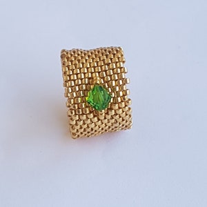 Anello da donna con perline Peyote intrecciato a mano nel seme DELICAS MIYUKI Oro 1 CRISTALLO verde al centro Gioiello