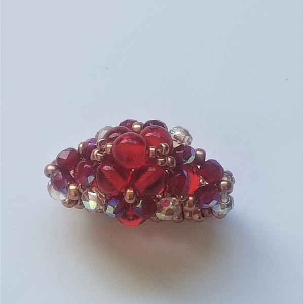 BAGUE Femme avec perles rondes en verre rouges et facettes de bohème rouges et transparentes tissé à la main Bague Fantaisie