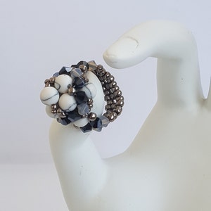 Anello da donna Imitazione HOLWITE Trottole bianche in puro cristallo nero e grigio e perline di MIYUKI intrecciate a mano RING