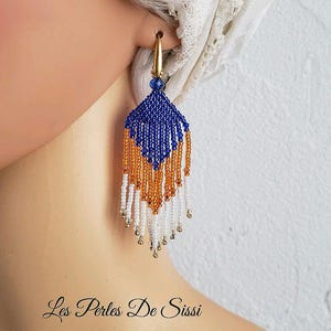 Pendiente de mujer con flecos y cuentas superiores en CRISTAL PURO, cuentas de semillas de color naranja, azul y crudo, gancho de acero inoxidable MIYUKI, joyería tejida a mano