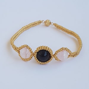 Pulseira de granada e quartzo rosa feita à mão com miçangas DELICAS de ouro MIYUKI fecho magnético PRATA pura 925/1000 banhada a ouro fino de 24 quilates