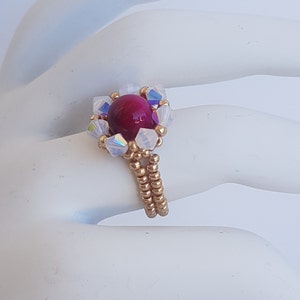 Women&#39;s Beaded Ring 1 Fuchsia Tiger Eye in the center White spinning tops in Pure Crystal Ring in golden MIYUKI seed beads Jewel