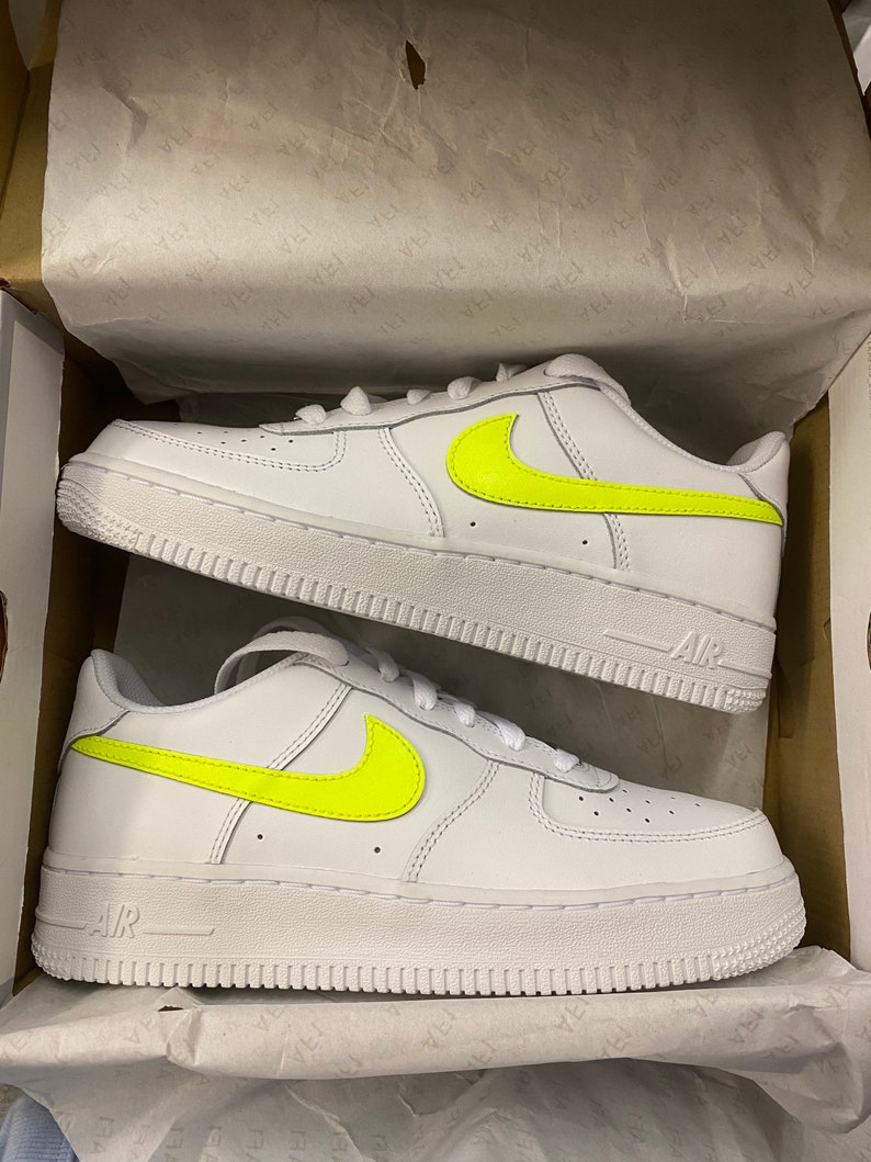 Nike Air Force personalizado 1 x Neon Amarillo Swoosh | Etsy