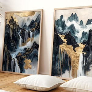 Peut inclure: Deux peintures abstraites de paysages encadrées sur le thème de la montagne et de la cascade. Les peintures présentent une palette de couleurs bleue, noire et dorée.
