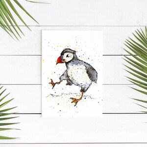 In caso di dubbio, ballalo! Felice biglietto di auguri puffin, fatto a mano, acquerello e inchiostro, carta puffin danzante, biglietto di congratulazioni