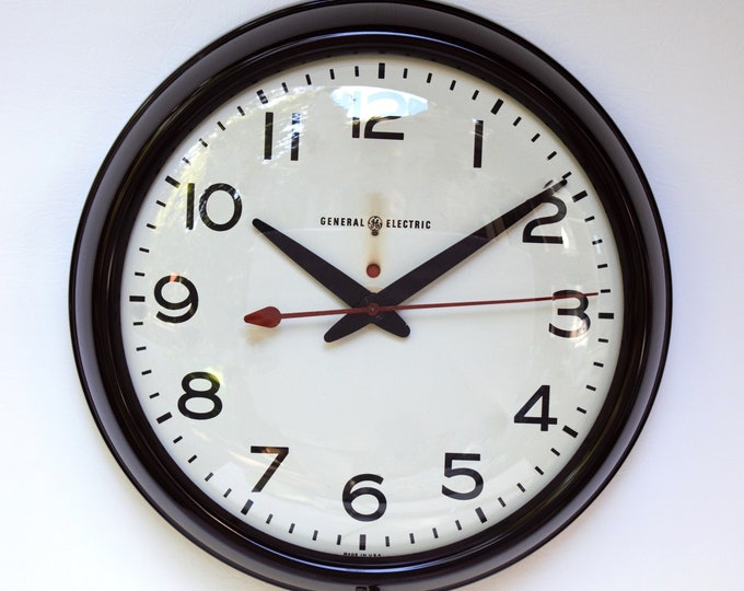Mid Century General Electric School/industrial Wall Clock Model 2912 GE
