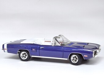 1/18スケール　ミニカー　1970 DODGE CORONET R/T 1970 Dodge Coronet R/T Hemi 1:18 Scale Diecast Model Car
