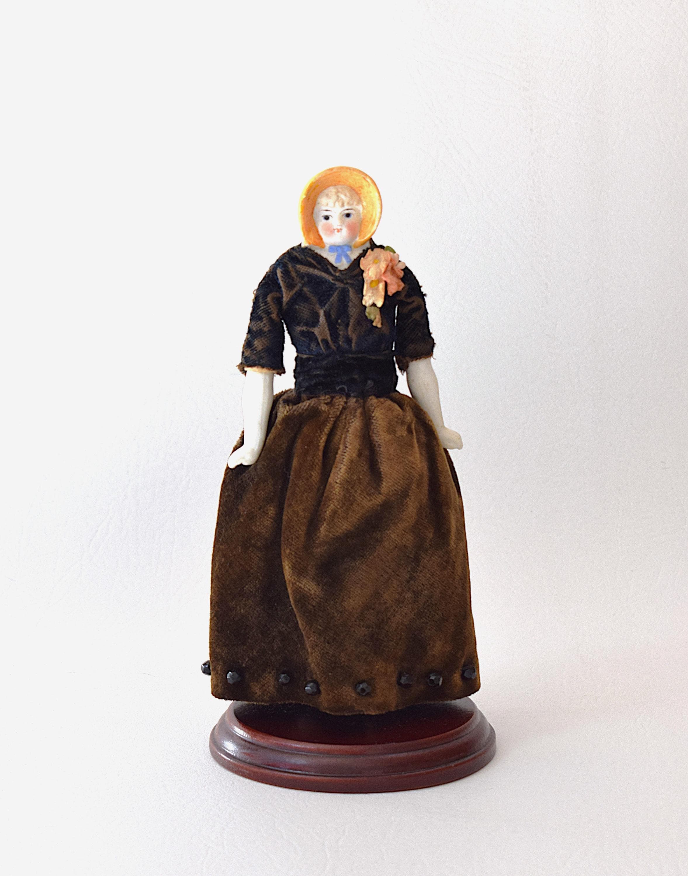 vintage hertwig Bonnet doll *＊ Hertwig & Co.(attributed) Bisque Parian Bonnet Head Doll With