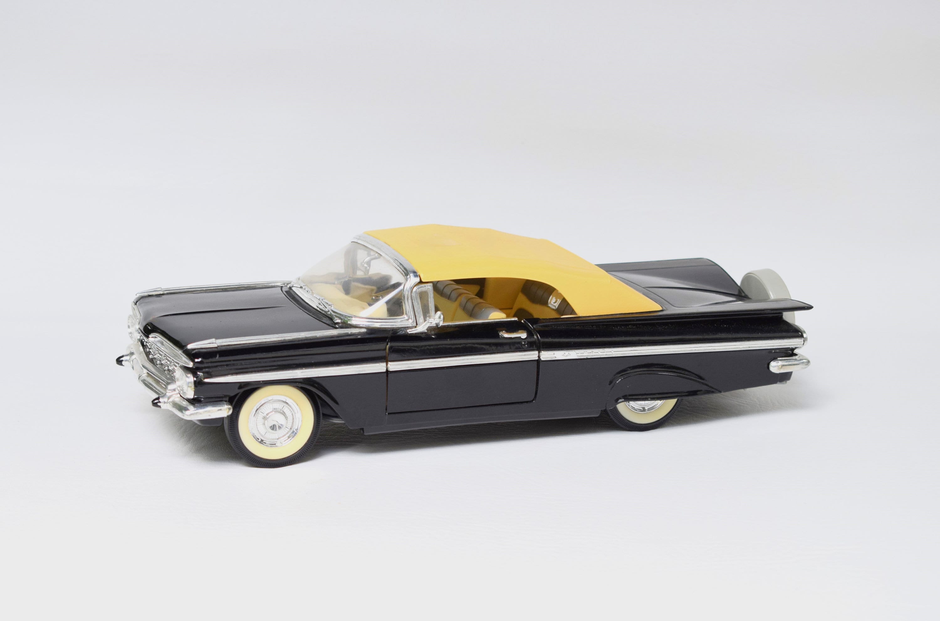 Road Tough Diecast 1959 Chevrolet Impala, 1:18 Scale