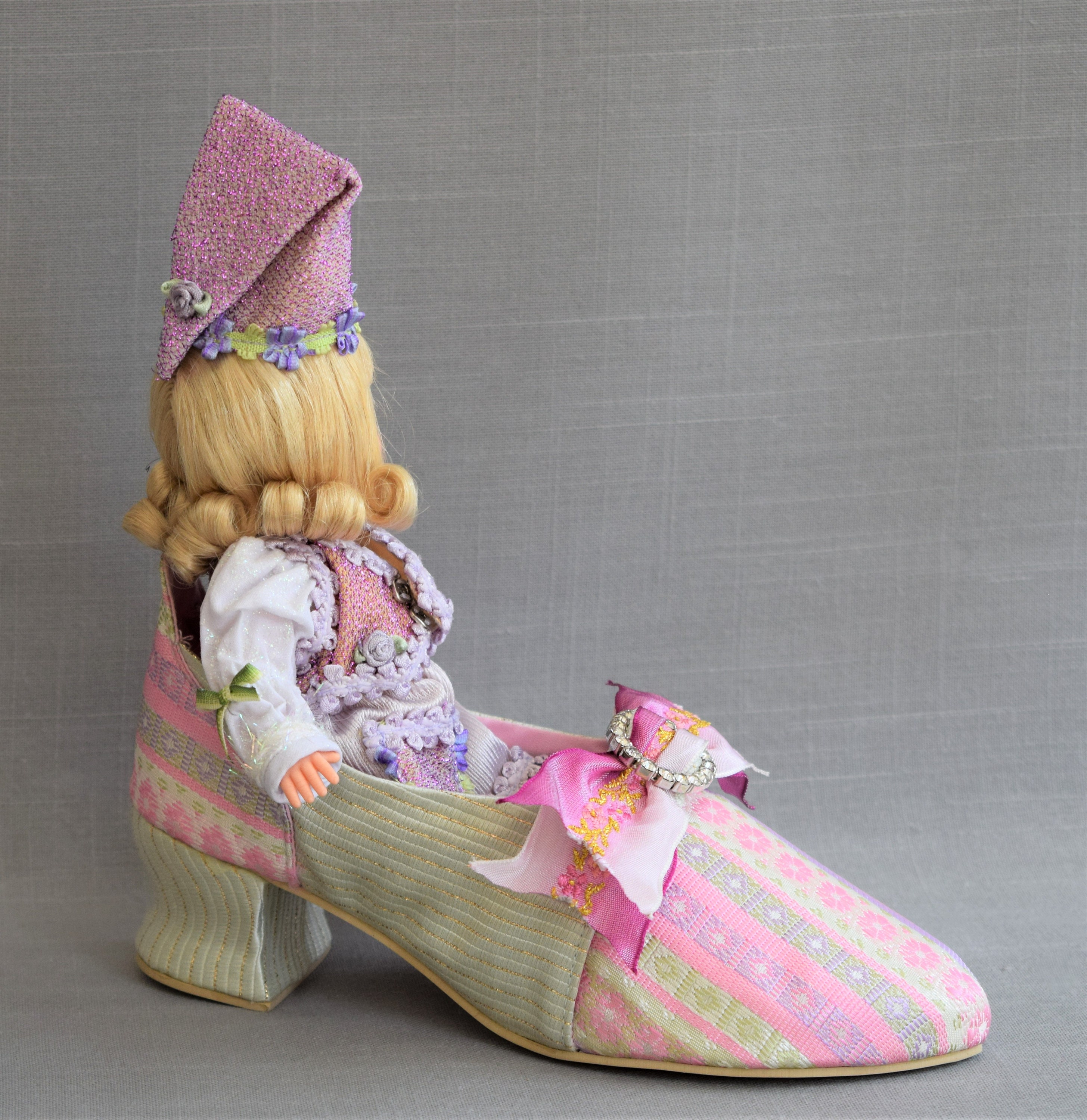 Madame Alexander's Wendy as the Shoemaker's Elf, 8