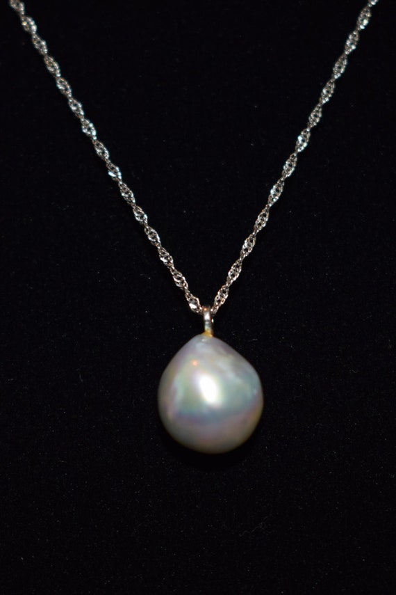 Natural Baroque Pearl  Pendant 4 Carats with 18" 1