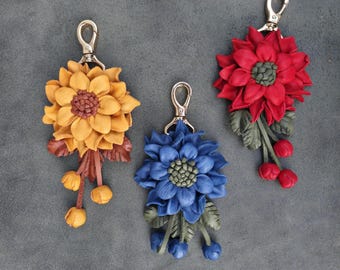 Handmade Genuine Leather Floral Bag Charm, Elegant Flower Keychain for Purse, Gift Idea for Women Bag Accessory, Minimal Style