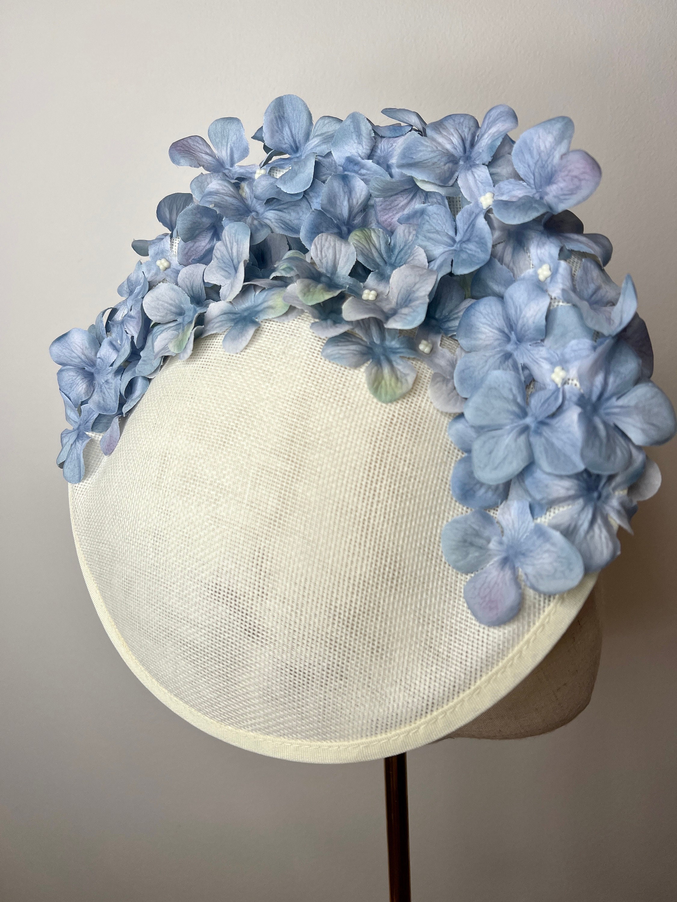 Stunning Cream Round Sinamay Dipped Fascinator with Ombré Cornflower Blue Hydrangea Petals Wedding Races KittyMay.online