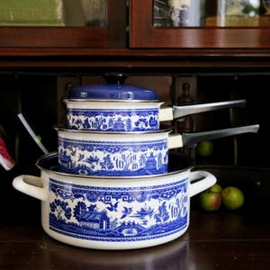 Vintage Blue Willow Enamelware Pots – Chinoiserie Cookware, Sold Individually