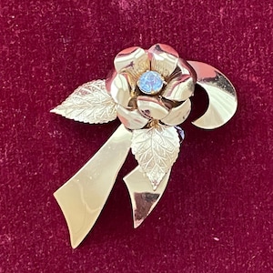 CORO brooch pin Flower and Bow motif c.1950s- Signed- Excellent Condition- Goldtone Flower with Clear Rhinestone Center- Lovely!