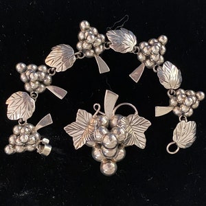 TAXCO Mexico Sterling 925 set- bracelet and brooch/pendant- 1960s- Excellent Condition- Dimensional Grape Clusters