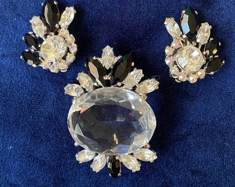 Elsa Schiaparelli Set Demi Parure- NEUWERTIG- Brosche und Ohrringe - Clips - Signiert- 1950er Jahre- Spektakuläres Seltenes Sammler Set