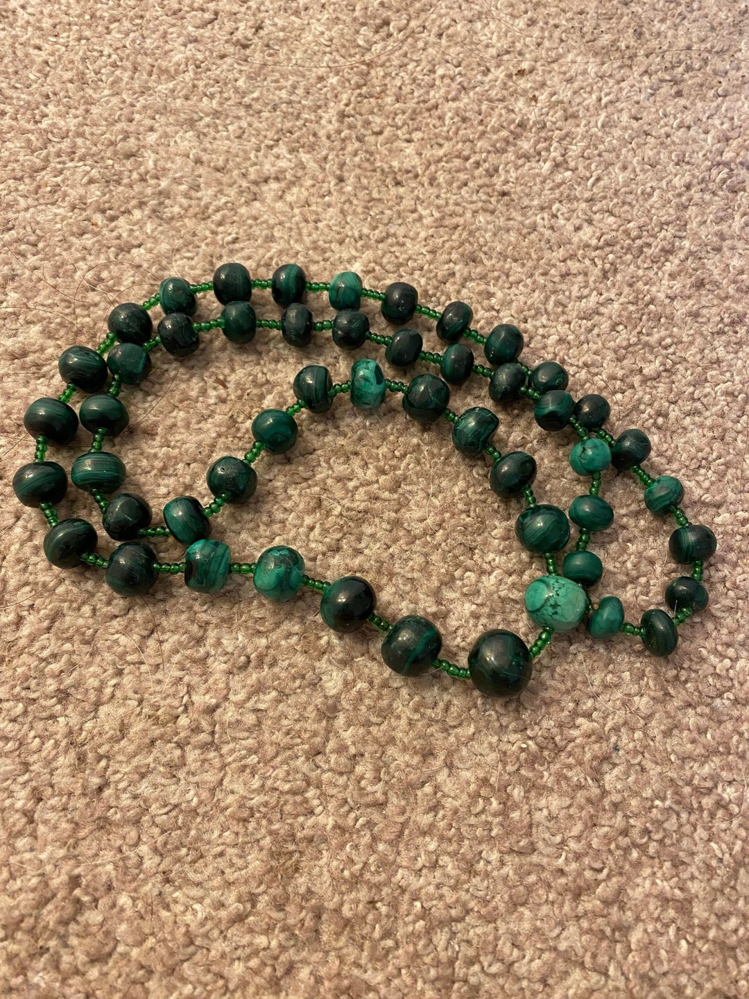 Collier En Malachite Naturelle - Billes En Chute - Congo Belge Années 1960 - Longueur 52 Cm