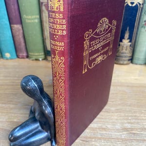 Tess Of The D’Urbervilles by Thomas Hardy Macmillan & Co. 1925 reprint edition - leather bound with small map