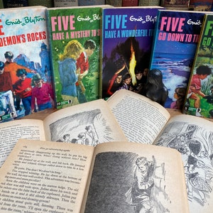 Famous Five Paperbacks - Enid Blyton - early edition Knight Books - 1969-1971 - 21 individual,  titles for sale individually.