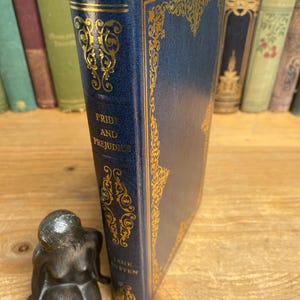 Pride and Prejudice by Jane Austen, Heron Books, 1968 - illustrated by Sandra Archibald - a splendid, vintage edition.