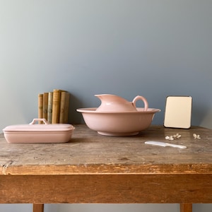 Saint-Amand antique toilet set