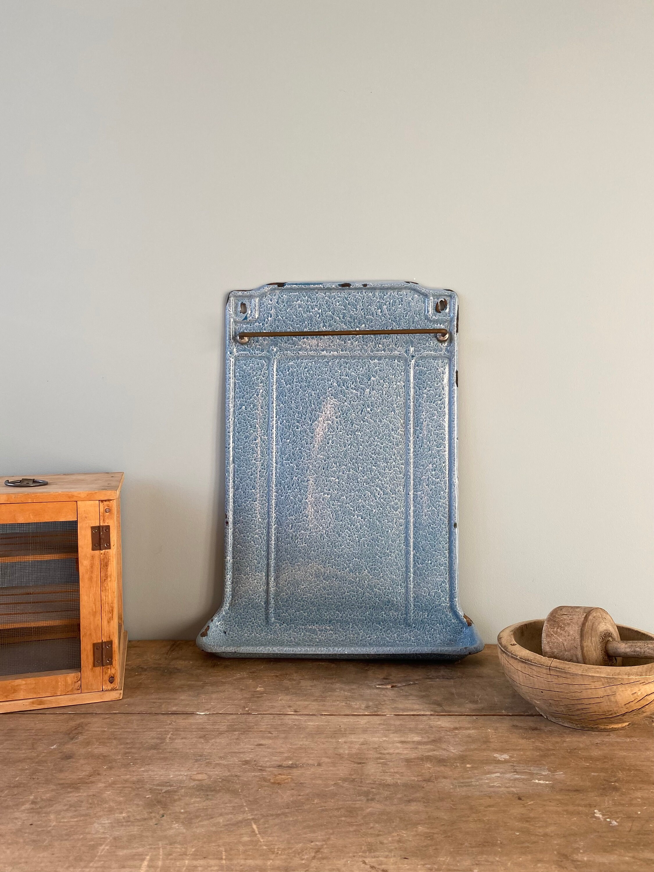 Porte Ustensiles Ancien en Tôle Émaillée