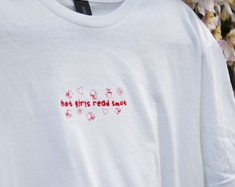 Hot Girls Read Smut Embroidered T-Shirt - Booktok Tee